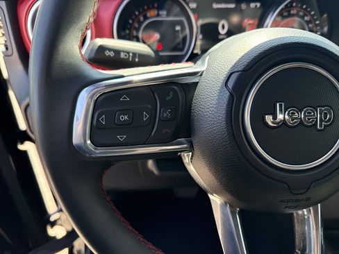 Used 2023 Jeep Wrangler Unlimited Rubicon AWD/4WD image 23