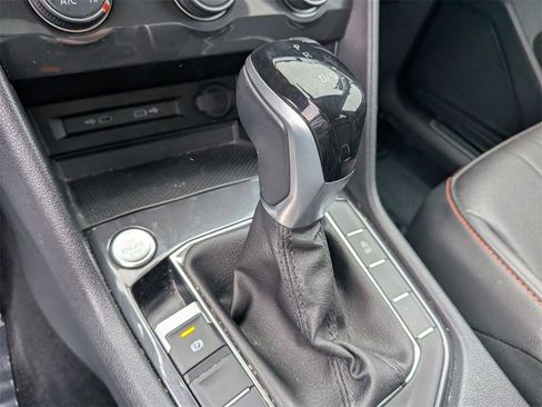 Used 2024 Volkswagen Tiguan SE image 19