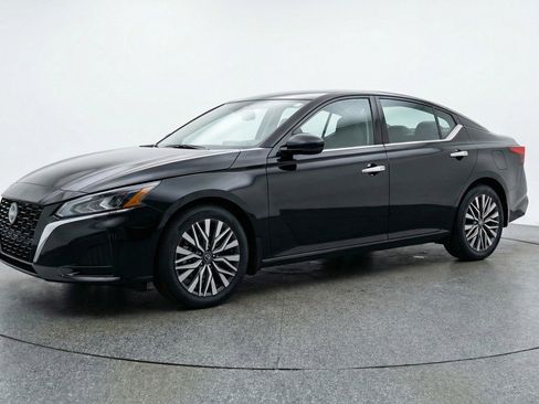 Used 2025 Nissan Altima 2.5 SV image 3
