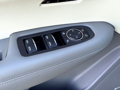 Used 2023 Cadillac XT6 Premium Luxury image 16