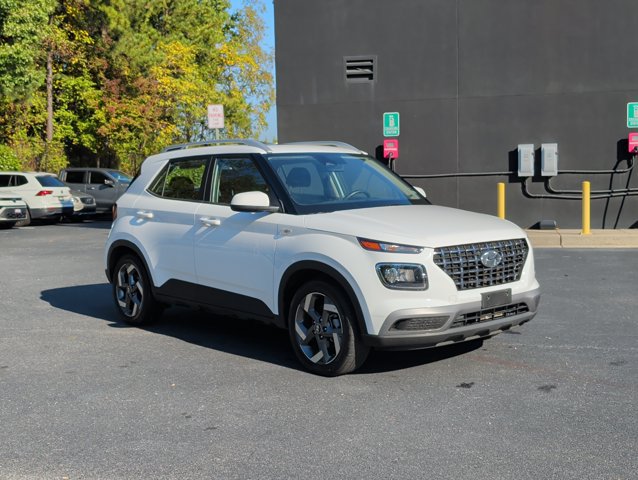Used 2025 Hyundai Venue SEL FWD image 3