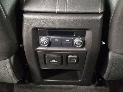 Used 2020 Chevrolet Traverse LT w/ LT Premium Package FWD image 14