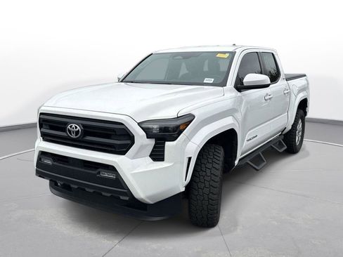 Certified 2025 Toyota Tacoma SR5 image 2