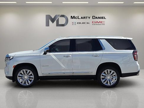 Used 2021 Chevrolet Tahoe Premier w/ Premium Package AWD/4WD image 2