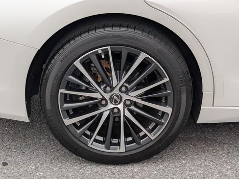 Certified 2025 Lexus ES 300h w/ Premium Package image 10