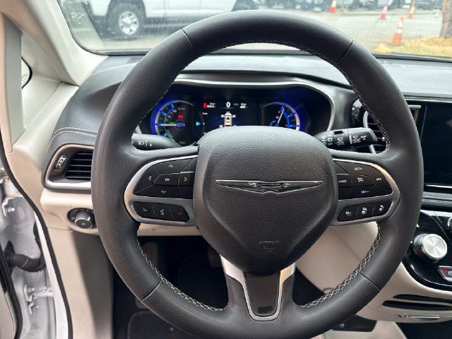 Used 2024 Chrysler Pacifica Limited FWD image 19