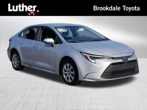 Certified 2025 Toyota Corolla LE image 1