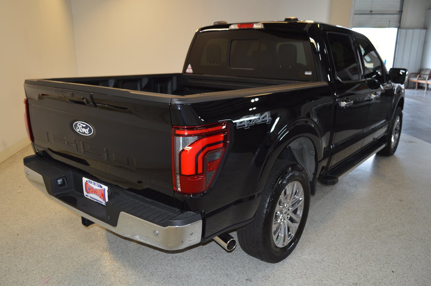 Used 2025 Ford F150 Lariat w/ Equipment Group 501A Mid AWD/4WD image 3