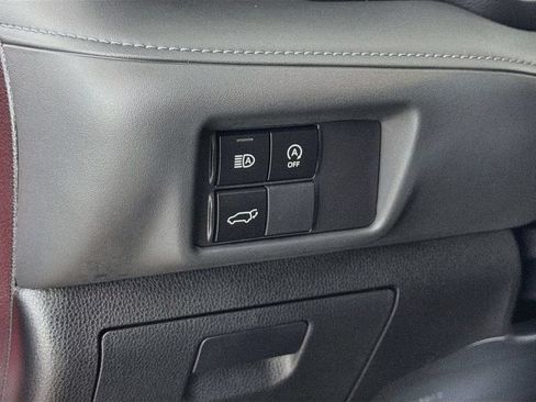 Used 2023 Toyota Highlander XLE AWD/4WD image 11