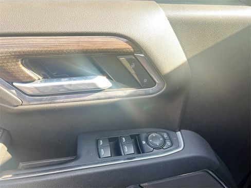 Used 2023 Chevrolet Silverado 1500 LT image 18