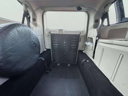 Used 2013 Dodge Grand Caravan SXT FWD image 14
