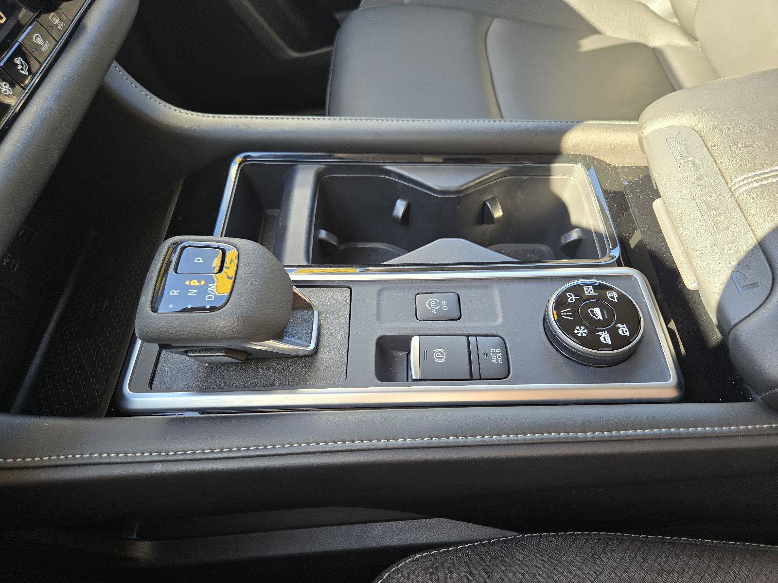 Used 2025 Nissan Pathfinder SL AWD/4WD image 22
