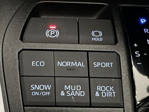 Used 2025 Toyota RAV4 XLE Premium image 33