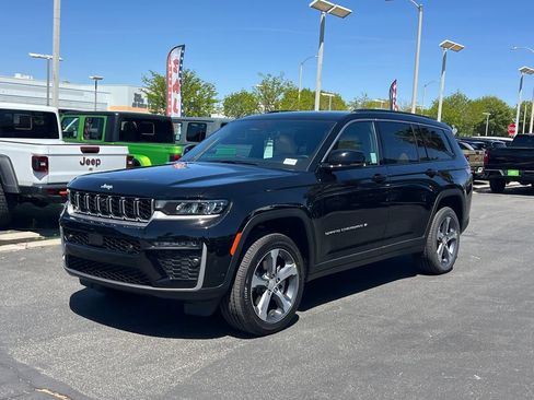 New 2026 Jeep Grand Cherokee L Limited w/ Luxury Tech Group II AWD/4WD image 2