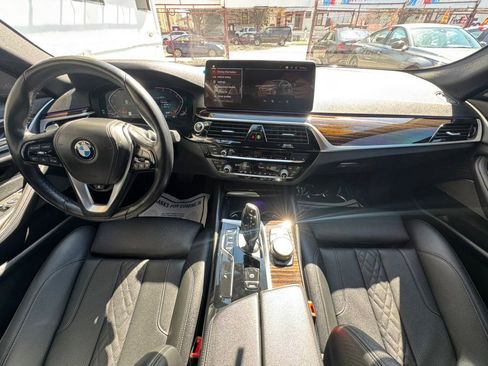 Used 2022 BMW 530i xDrive w/ Premium Package image 13