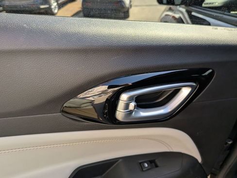 Used 2025 Jeep Compass Limited image 23