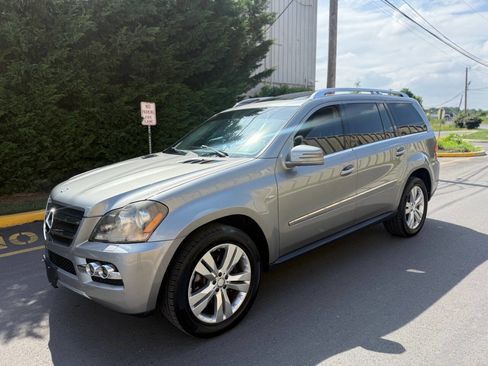 Used 2011 Mercedes-Benz GL 320 GL 350 BlueTEC AWD 4MATIC 4dr image 3
