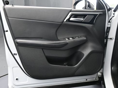 Used 2022 Mitsubishi Outlander SE image 27