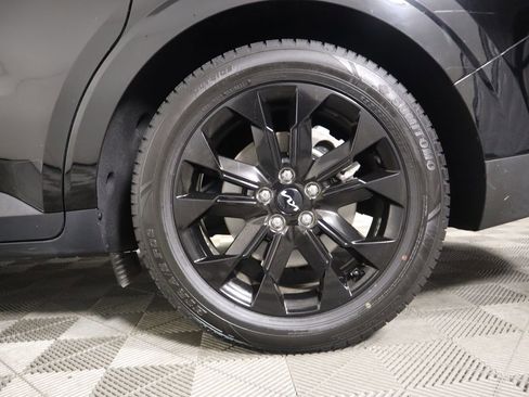 Used 2024 Kia Carnival SX image 30