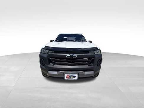 Certified 2025 Chevrolet Colorado Trail Boss AWD/4WD image 2