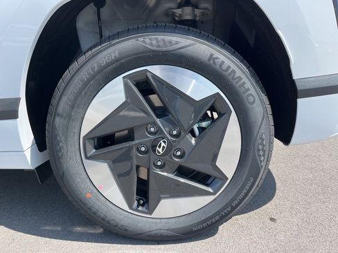 New 2025 Hyundai Kona SEL image 9