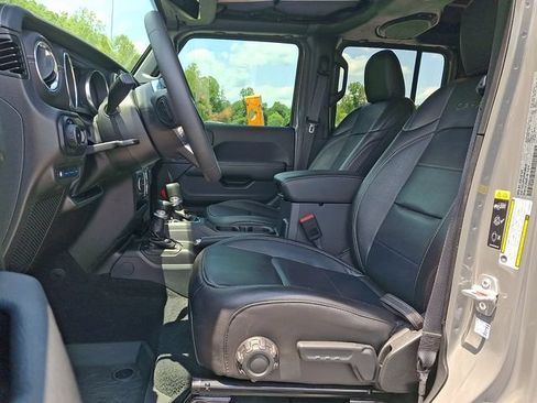 Used 2023 Jeep Wrangler Unlimited Sahara AWD/4WD image 13