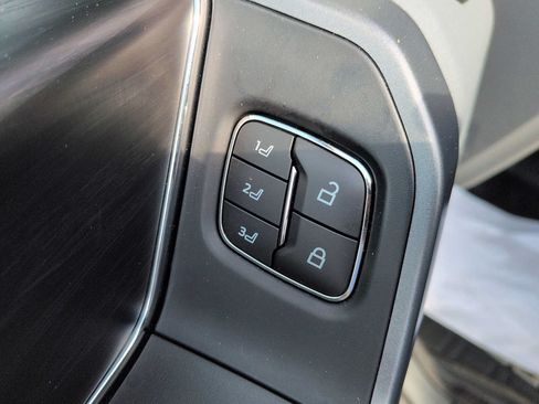 Used 2025 Ford F150 Lariat w/ Equipment Group 502A High AWD/4WD image 15