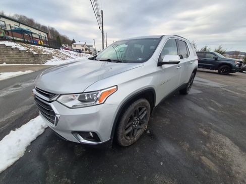 Used 2020 Chevrolet Traverse LT image 3