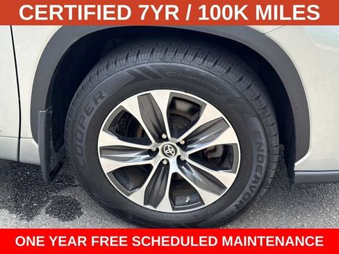 Used 2022 Toyota Highlander XLE AWD/4WD image 7