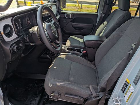 Used 2024 Jeep Wrangler Unlimited Sport AWD/4WD image 11