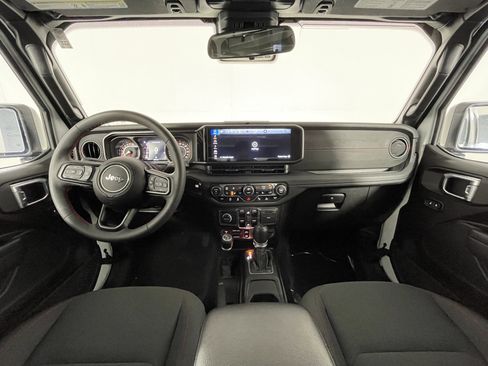 Used 2024 Jeep Gladiator Rubicon w/ Safety Group image 12