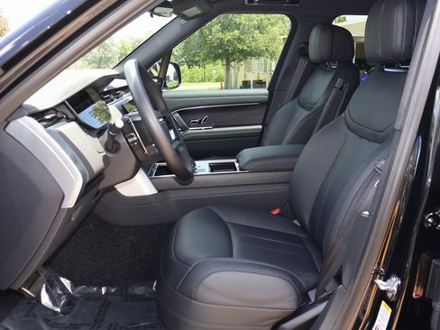 New 2025 Land Rover Range Rover SE image 12