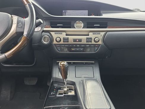 Used 2013 Lexus ES 350 w/ Luxury Pkg FWD image 14