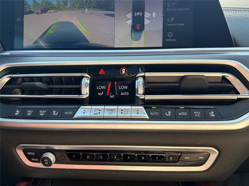 Used 2022 BMW X6 xDrive40i w/ Executive Package AWD/4WD image 18