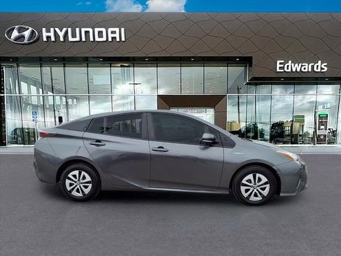 Used 2017 Toyota Prius Four image 9