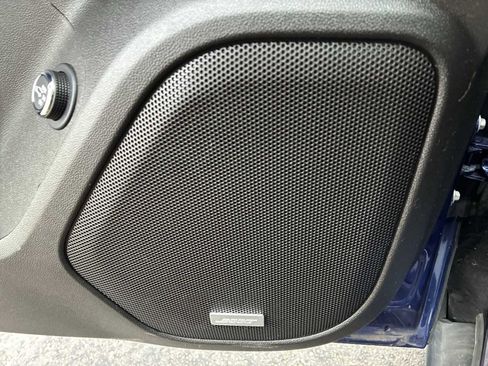 Used 2023 GMC Acadia SLT w/ Technology Package image 25