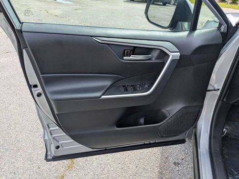 Used 2025 Toyota RAV4 XLE FWD image 11