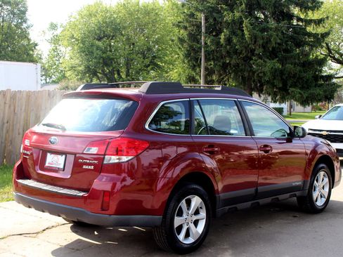 Used 2014 Subaru Outback 2.5i w/ Alloy Wheel Package image 9
