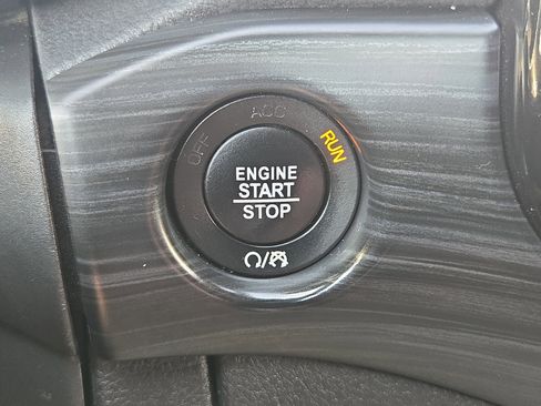 Used 2022 Jeep Grand Cherokee Laredo X image 26