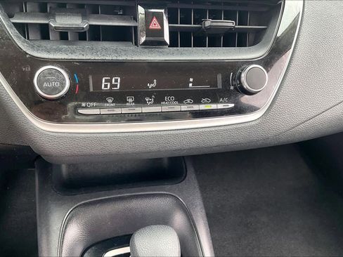 Used 2023 Toyota Corolla LE image 32