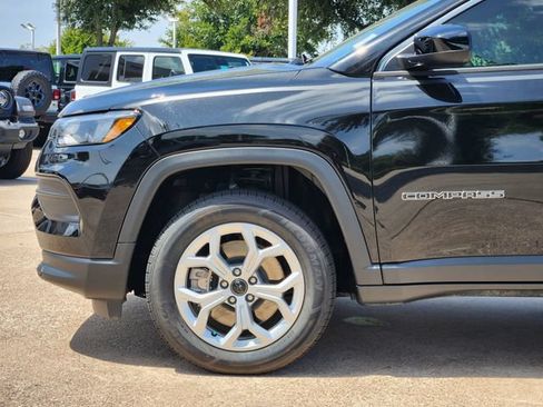 Certified 2025 Jeep Compass Sport w/ Mopar Graphics Package AWD/4WD image 9