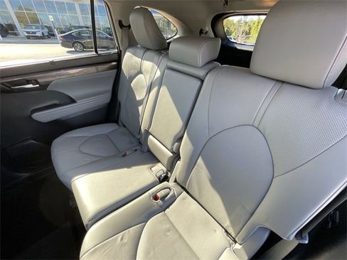 Used 2023 Toyota Highlander Limited image 27