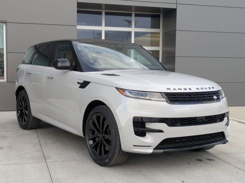 New 2026 Land Rover Range Rover Sport Dynamic SE image 3