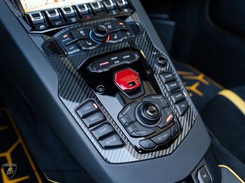 Used 2021 Lamborghini Aventador SVJ image 24