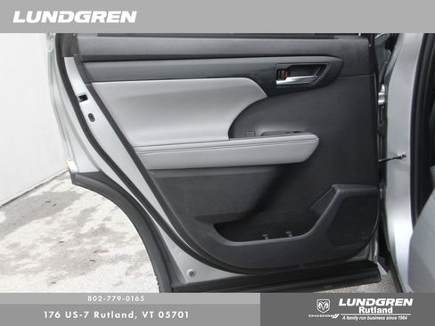 Used 2022 Toyota Highlander XLE image 37