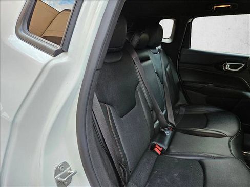 Used 2025 Jeep Compass Trailhawk AWD/4WD image 17
