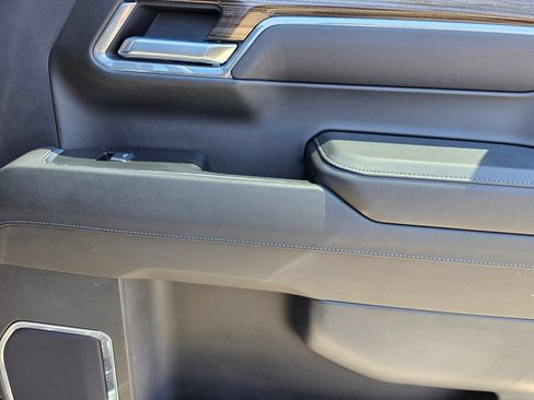 Used 2025 Chevrolet Silverado 1500 LT AWD/4WD image 14