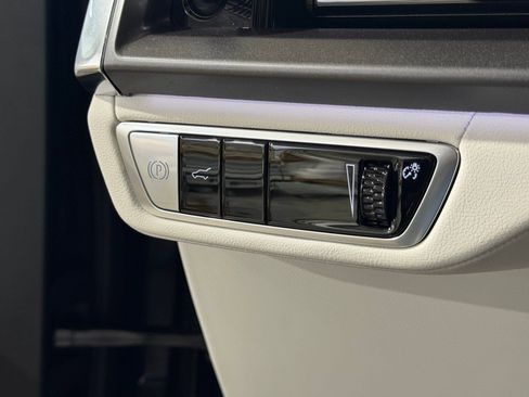 New 2026 Cadillac Vistiq Luxury w/ LPO, Floor Liner Package AWD/4WD image 14