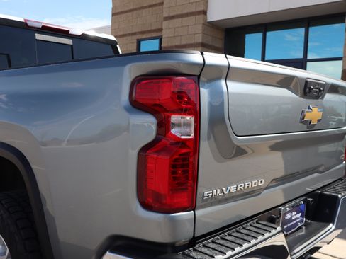 Used 2024 Chevrolet Silverado 2500 LT AWD/4WD image 18