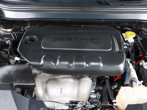 Used 2019 Jeep Cherokee Latitude w/ Popular Appearance Group image 29